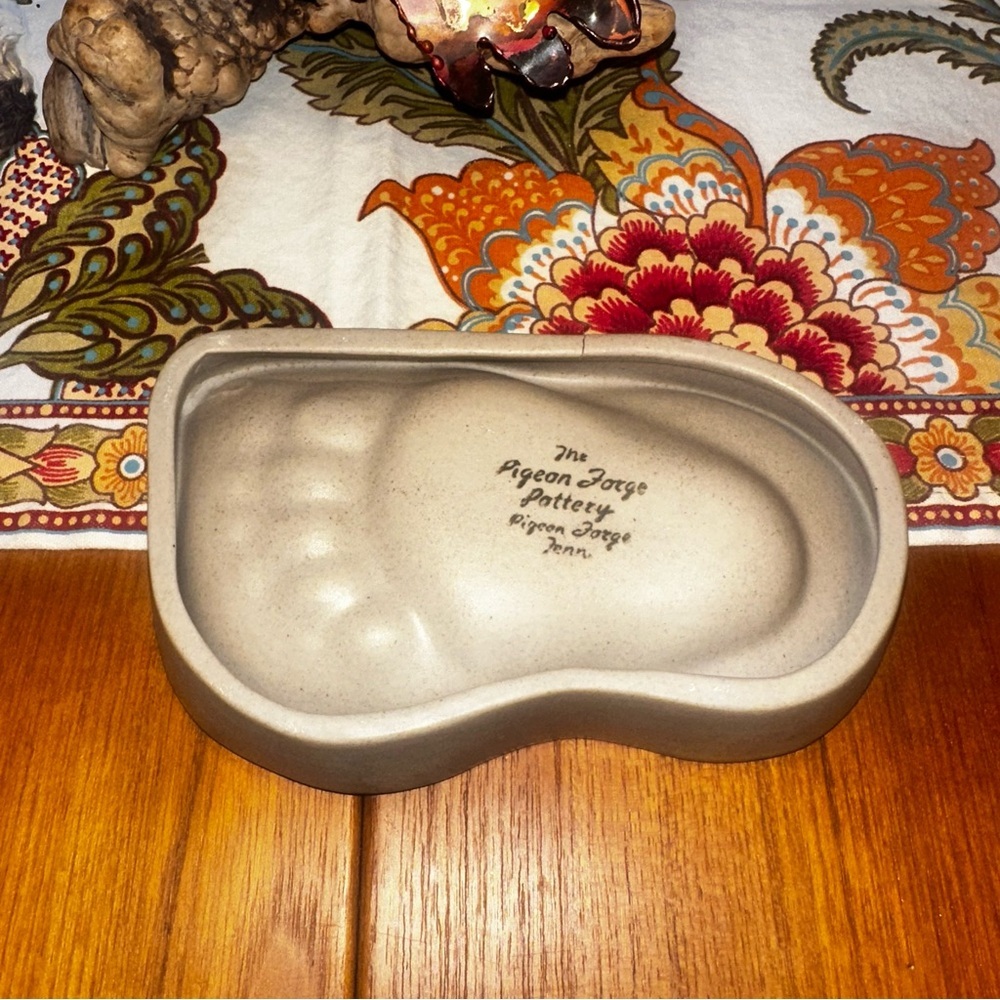 Pigeon Forge Pottery TN Trinket Dish Bear Paw Foot Print Tan Green - Picture 3 of 4